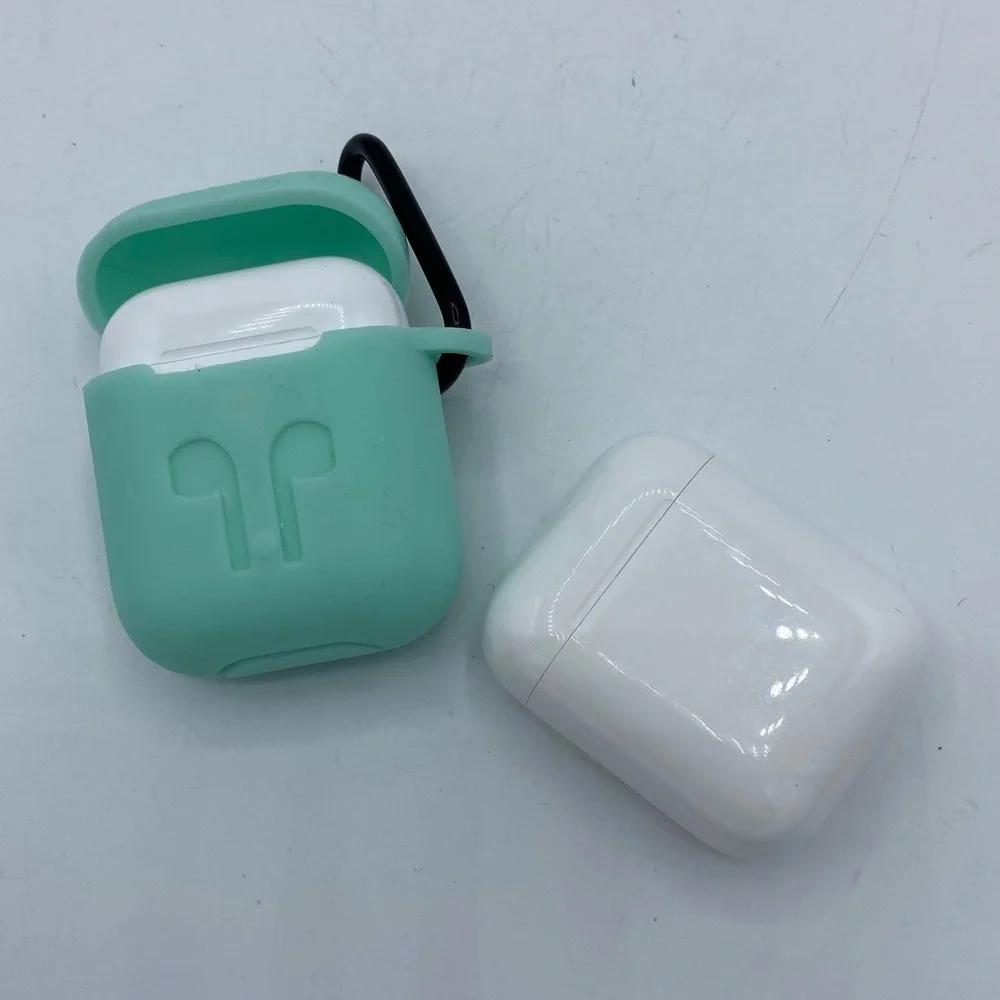 2 pairs of AirPods and charging cases AS IS‎ UNTESTED